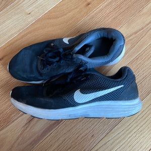 Black Nike Shoes
